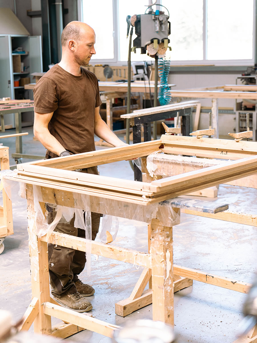 RvE Tischler in der Werkstatt