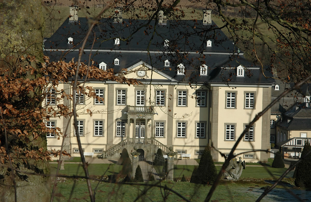 Außenansicht Schloß Körtlinghausen aus der Vogelperspektive